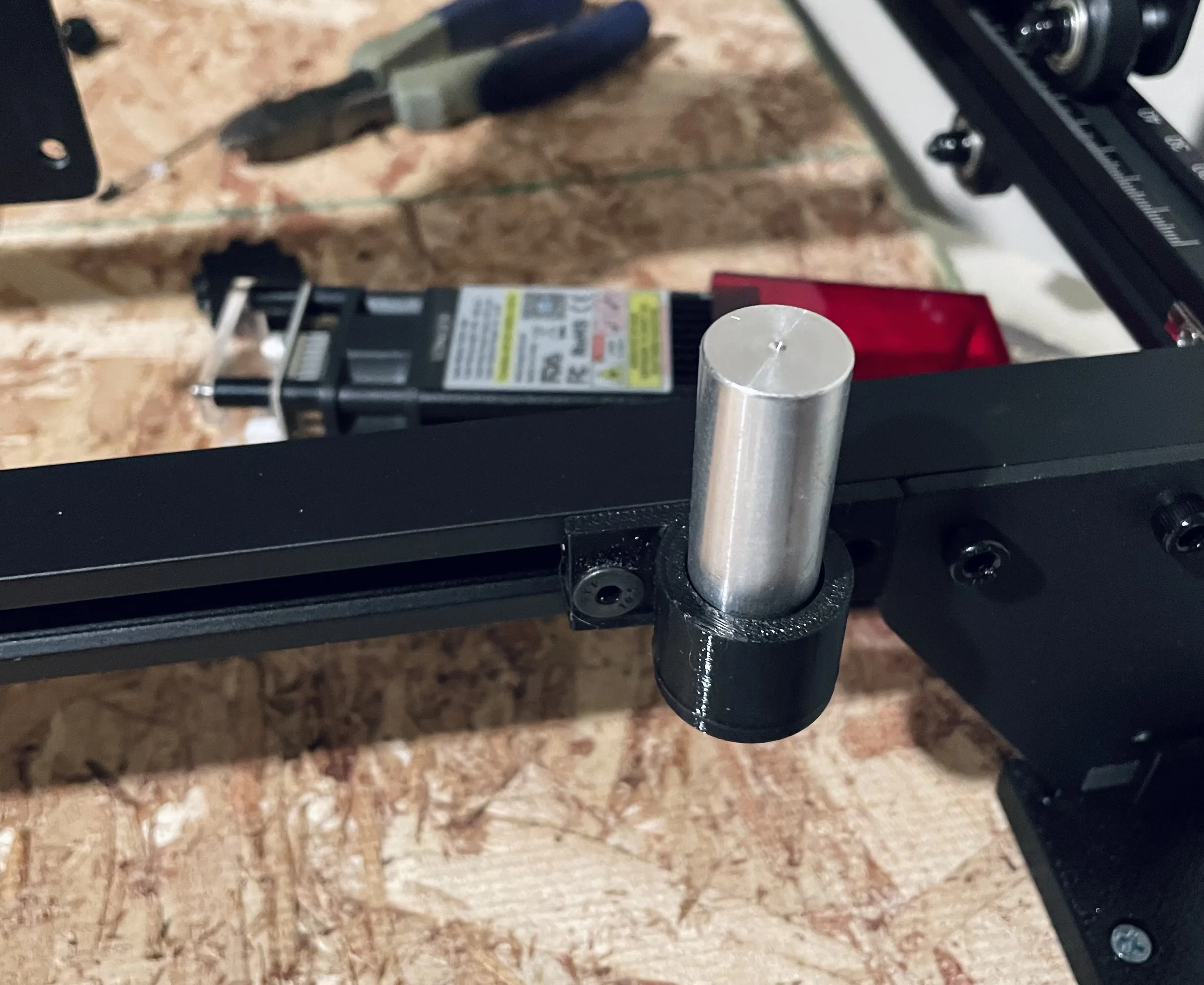 Calibration cylinder holder mounted on the laser frame